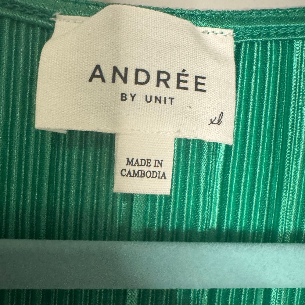Andree by Unit Green Pleated Short Sleeve Blouse Women’s XL V-Neck Top - Picture 6 of 7